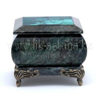 Шкатулка - 02 (натуральный камень - малахит, змеевик, фурнитура - металл)