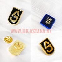 Литой золотистый знак с логотипом на цанге, иголке, разработка дизайна и изготовление значков на заказ