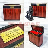 Изготовление на заказ подарочной коробки шкатулки с памятной надписью для статуэтки