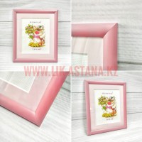 Розовая рамка для вышивки с паспарту под стеклом выполненная на заказ 