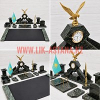 Настольный письменный набор с часами и бюваром (коврик для письма) - 7617 (металл - бронза, натуральный камень - змеевик, серпентин)