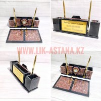 Настольный письменный набор из камня с часами, с табличкой, с указанием ФИО и звания сотрудника, изготовление на заказ